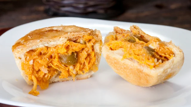 Massa de Empada com Requeijão cortadas no prato